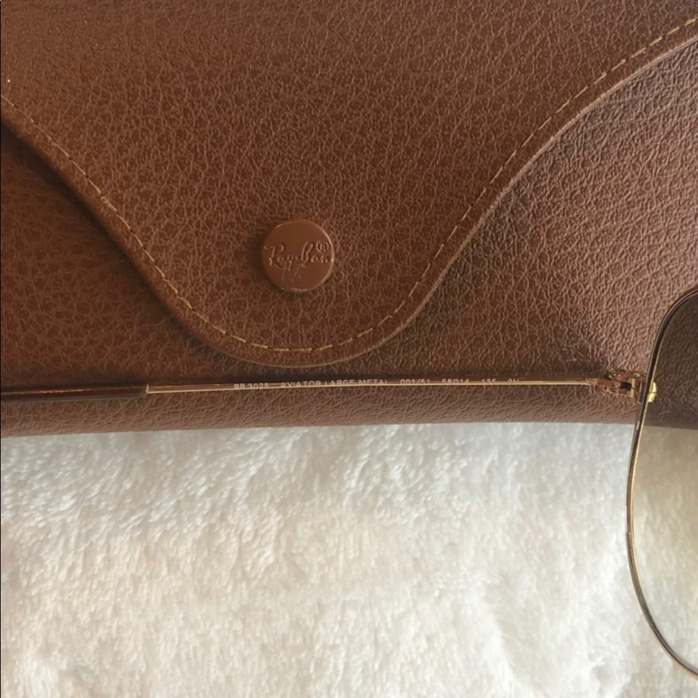 Ray-Ban Aviators - Picture 3 of 14